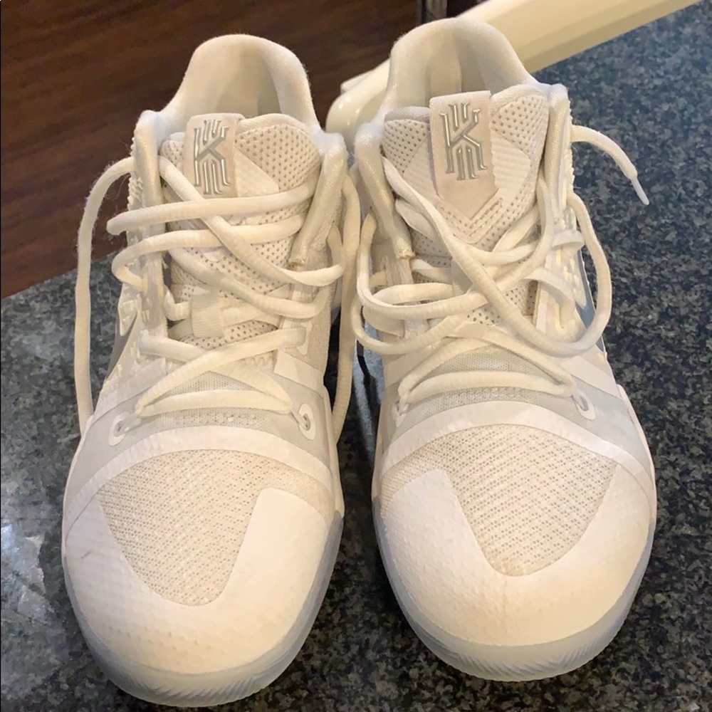 Kyrie Basketball Shoes Youth Sz 3.